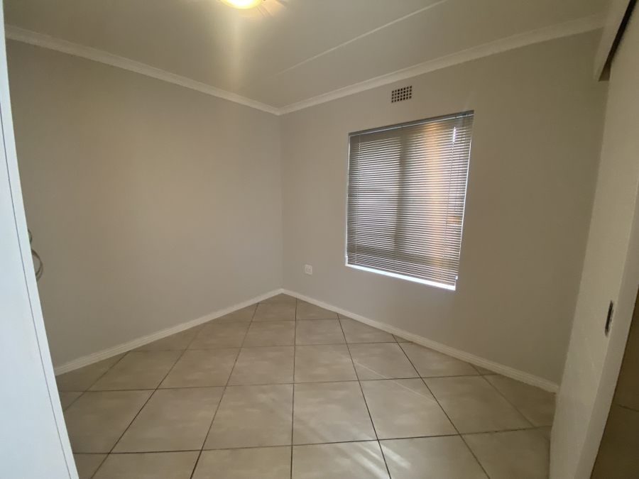 To Let 2 Bedroom Property for Rent in Buh Rein Estate Western Cape